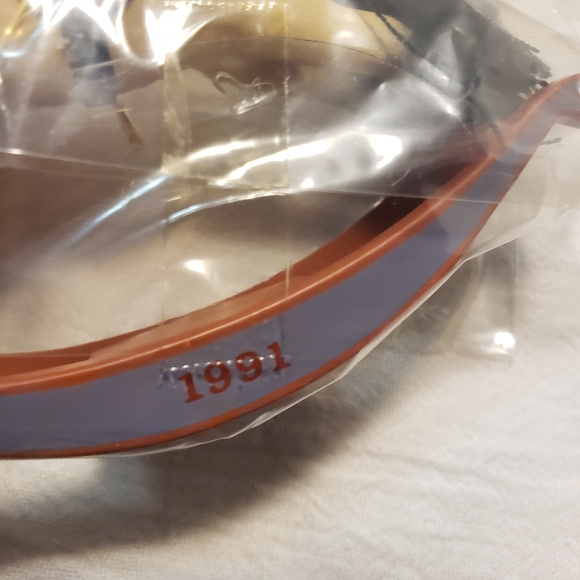 Beautiful Vintage 1991 Hallmark Keepsake Ornament new in original packaging. - Picture 5 of 13